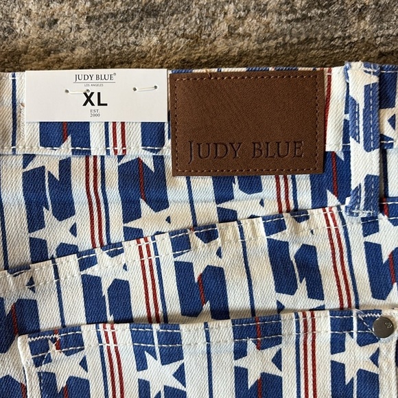 Judy Blue Women's Blue and White Striped Jean Shorts- NWT - fray hem - Strech - Picture 7 of 7